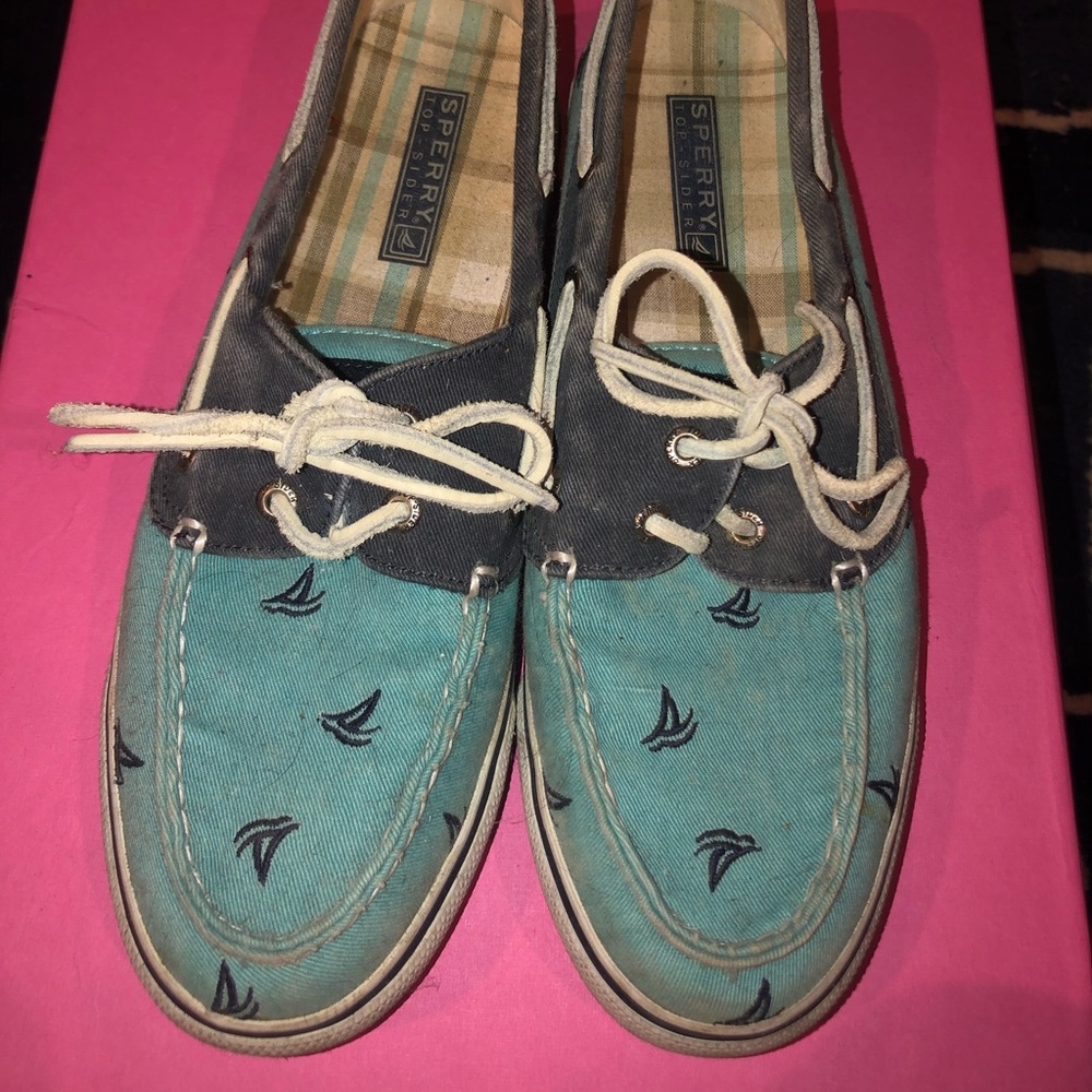 Women’s Sperry’s.